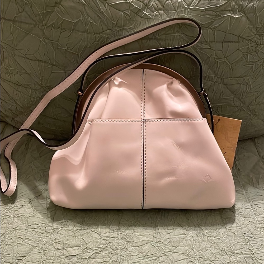 Chic Cream Leather Shoulder Bag with Slouchy Design